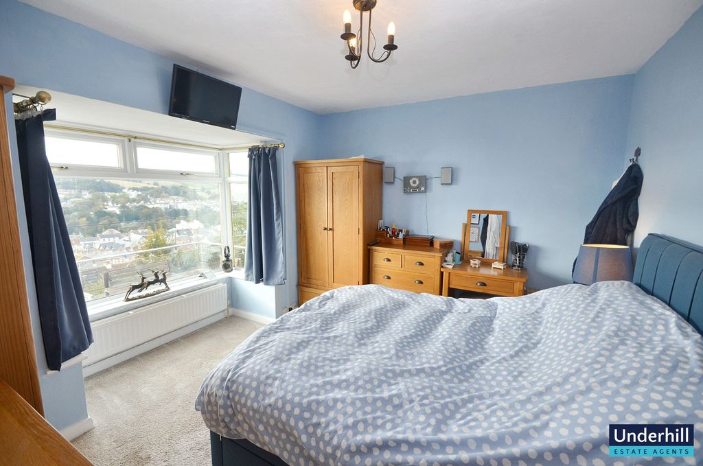 Property photo 2 of 31