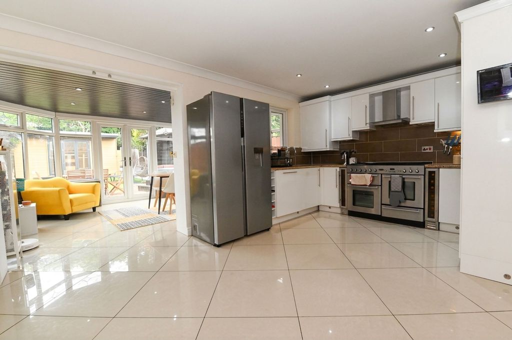 Property photo 2 of 30