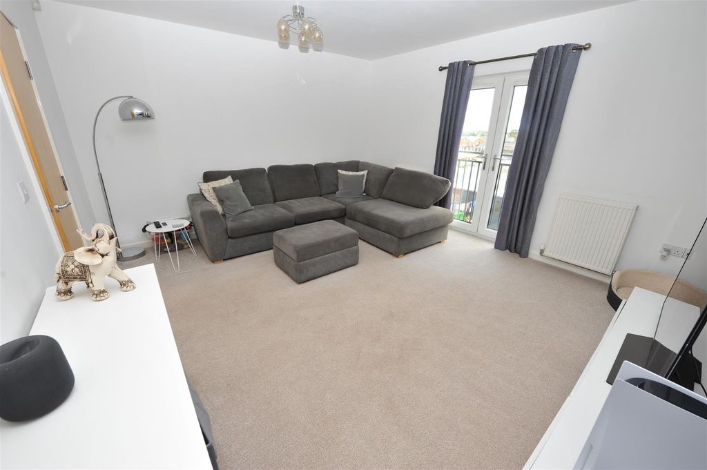 Property photo 2 of 22