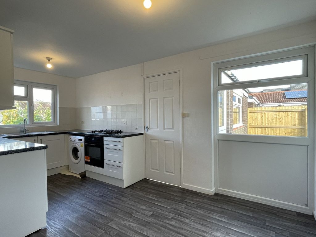 Property photo 3 of 12 Kitchen
