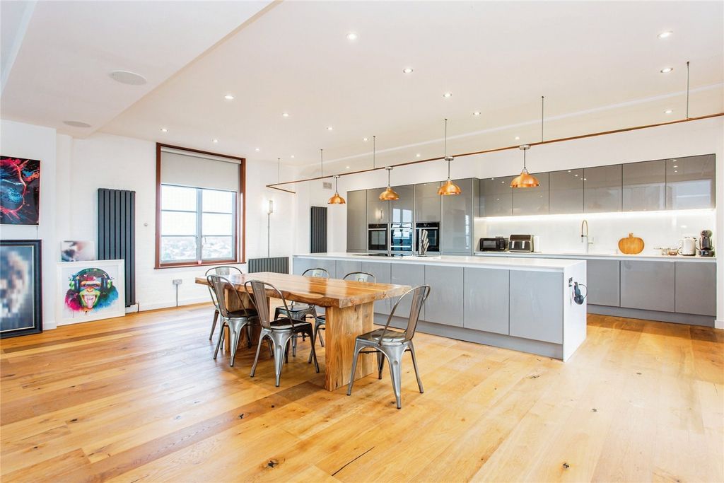 Property photo 2 of 16 Open Plan