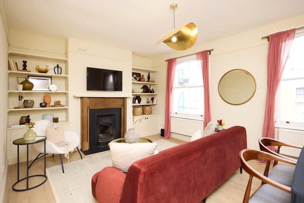 Property photo 1 of 18 Living/Dining Room