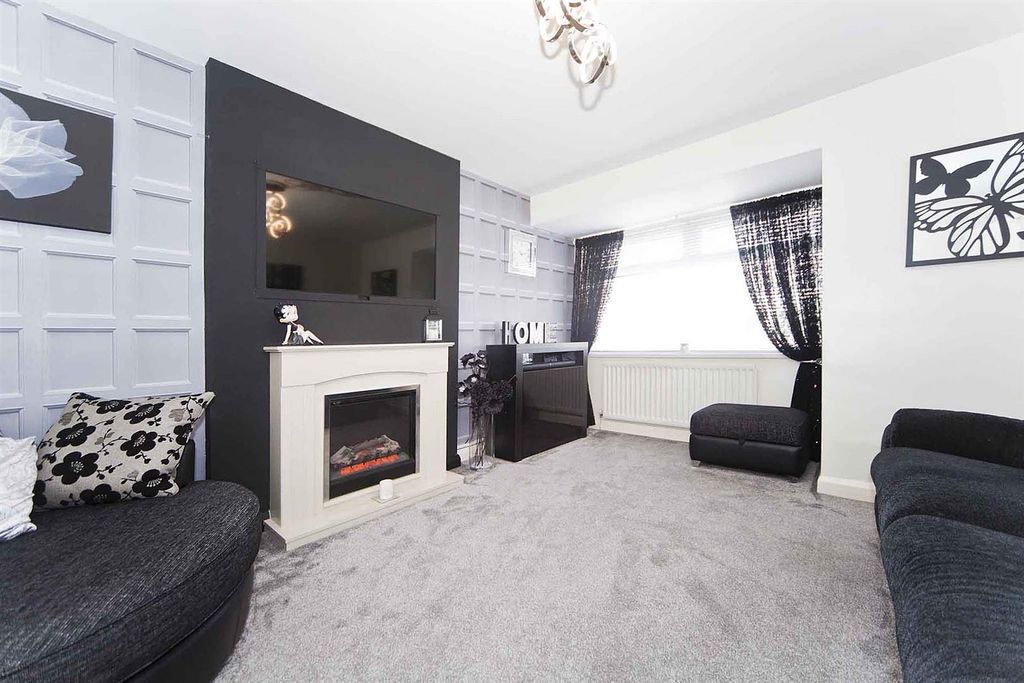 Property photo 2 of 33
