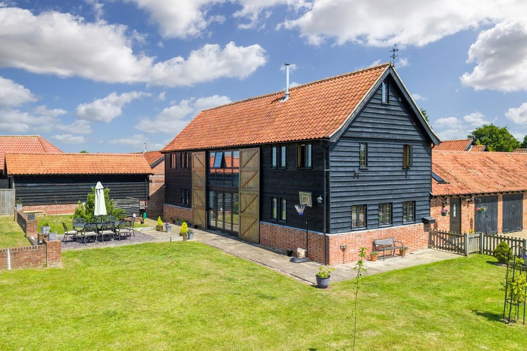 Property photo 1 of 35