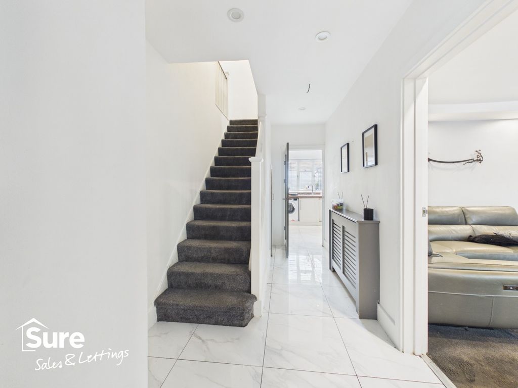 Property photo 2 of 18 4575721