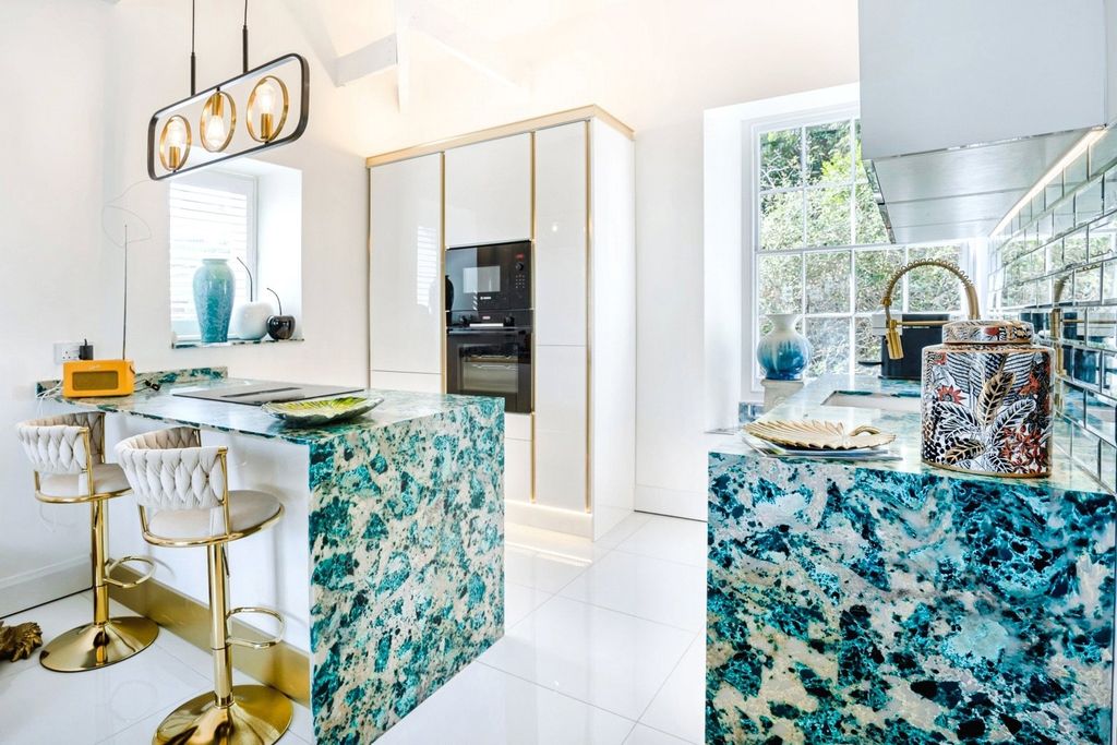 Property photo 3 of 24 Kitchen