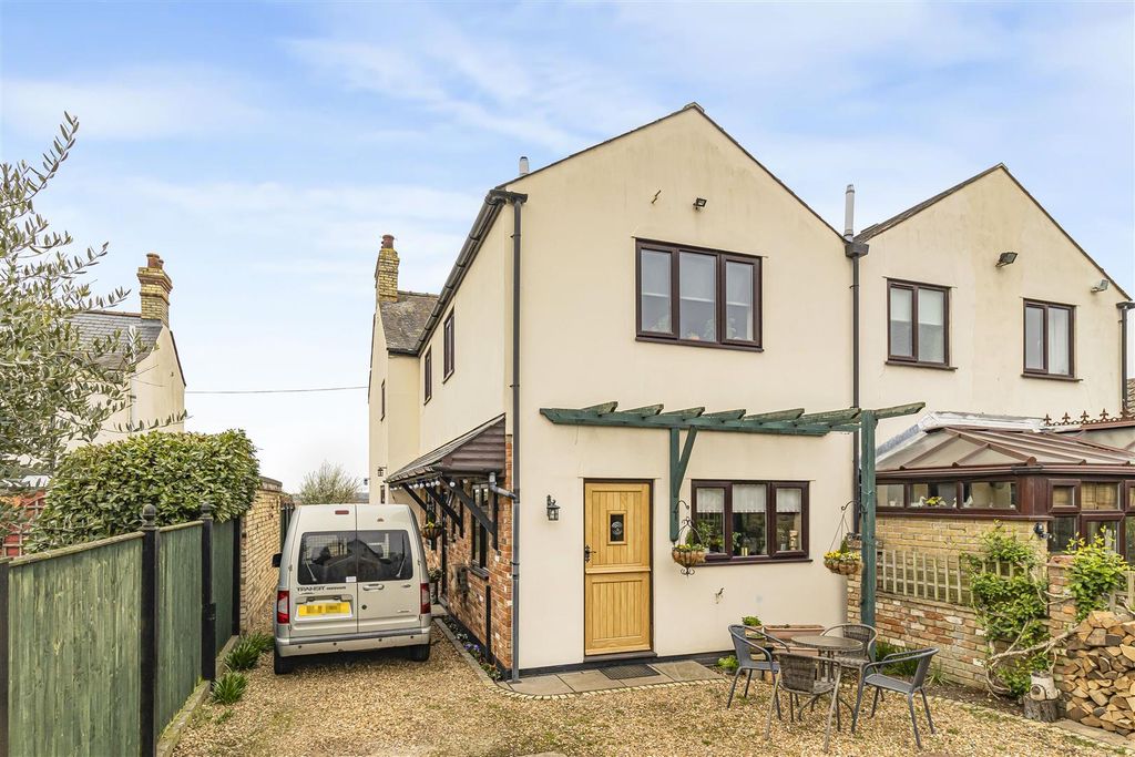 Property photo 2 of 35 72_50023.Jpg