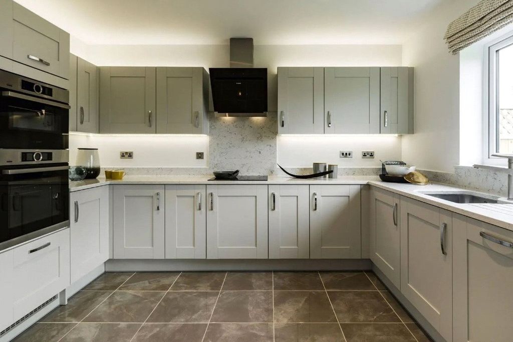 Property photo 2 of 12 Kitchen