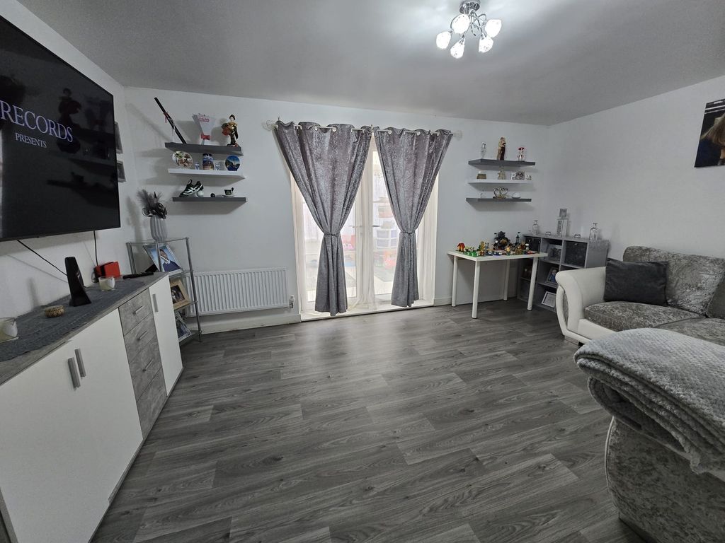 Property photo 2 of 12