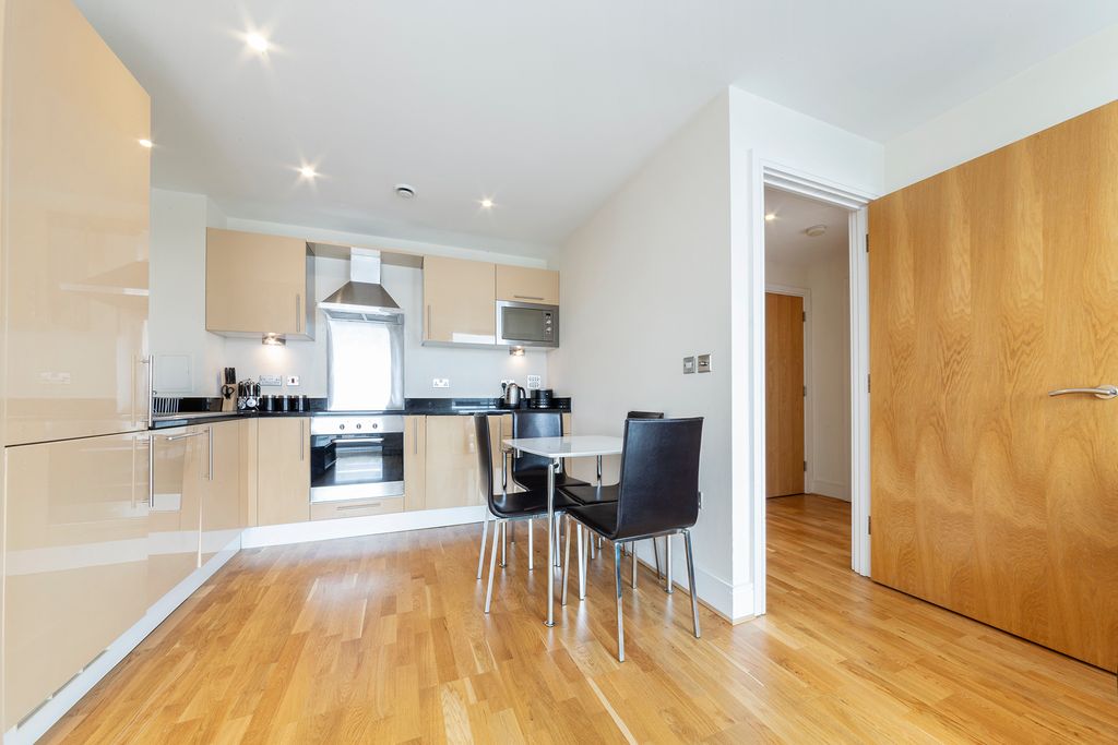 Property photo 3 of 10 Photo 8