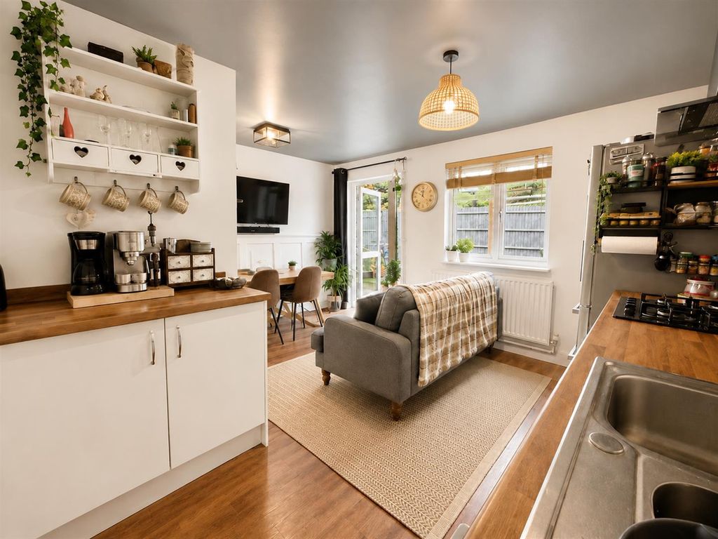 Property photo 2 of 21 C90C25D3-5A25-4Ad0-B4F3-9Dcf43Fa5F9A.Png