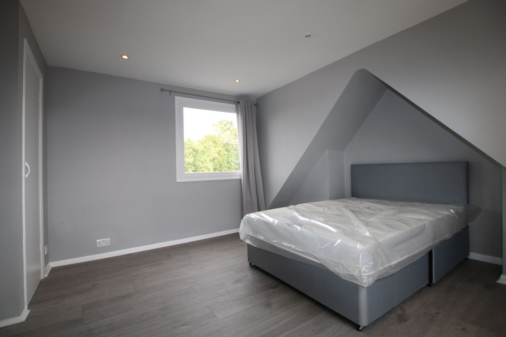 Property photo 2 of 10 9