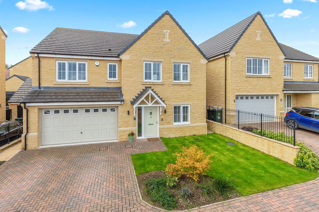 Property photo 1 of 32