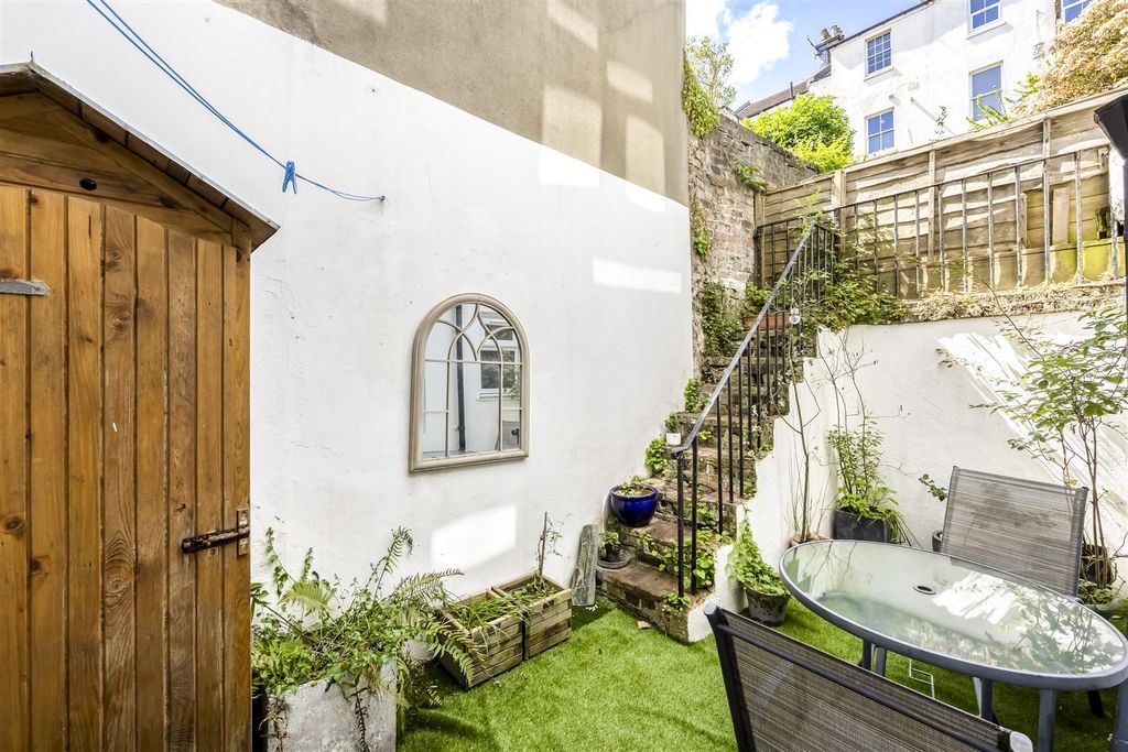 Property photo 2 of 15 Clifton Street_15_Gff-009.Jpg