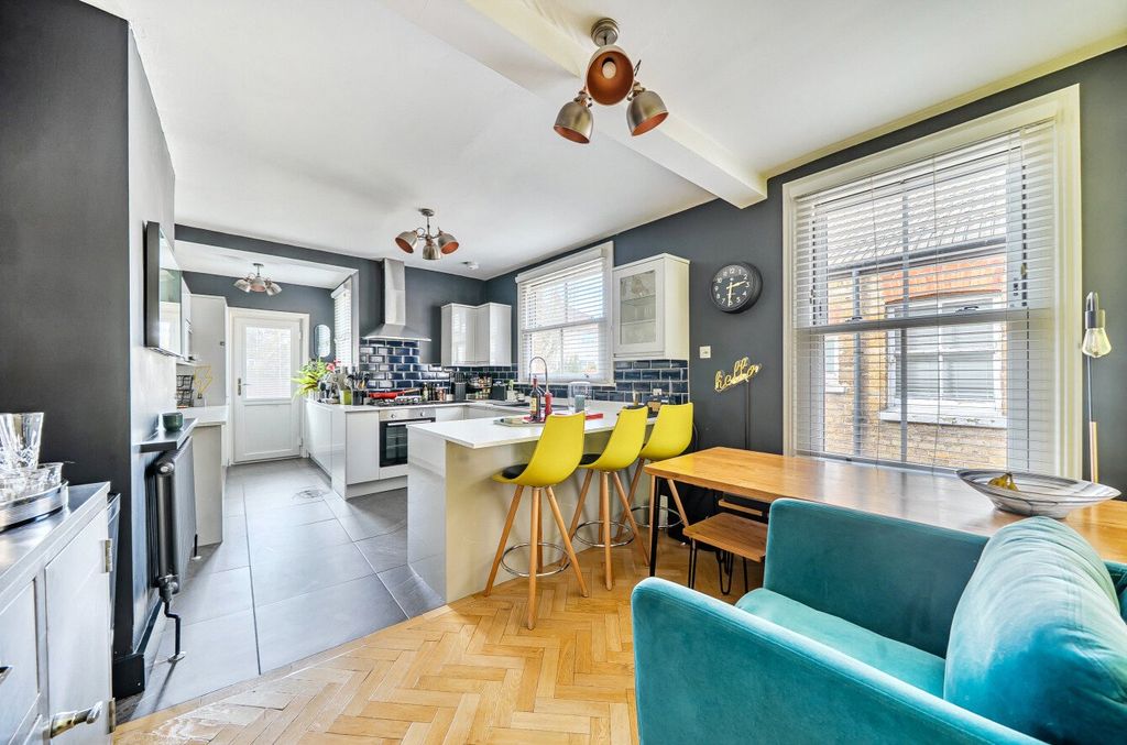 Property photo 3 of 17 Kitchen