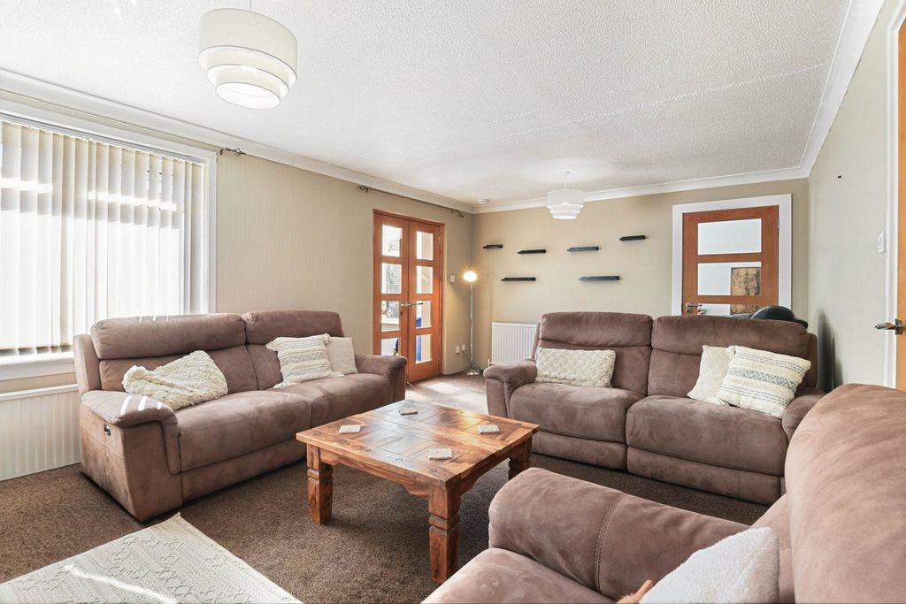 Property photo 2 of 28