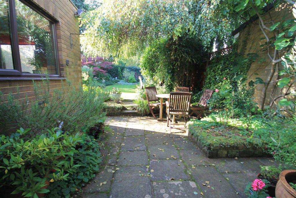Property photo 3 of 28 Wd Garden iii.Jpg
