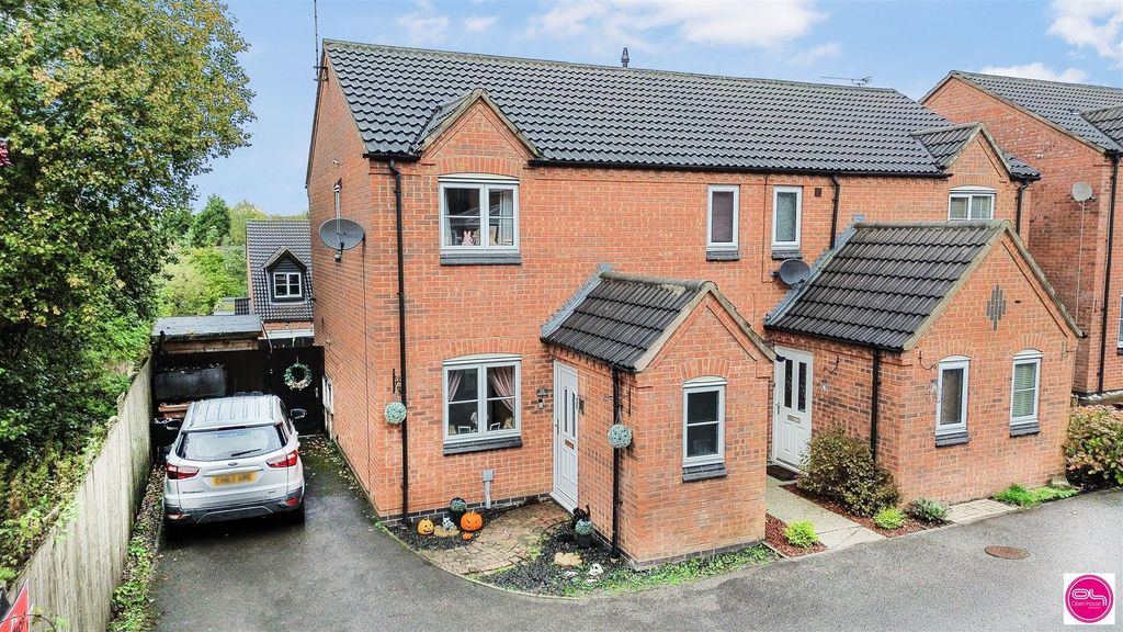 Property photo 2 of 32 Anchor Close, Swadlincote (2).Jpg