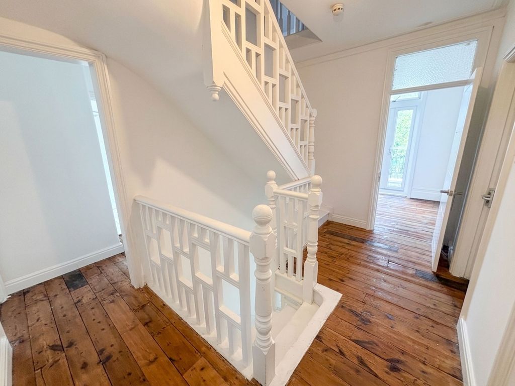 Property photo 3 of 27