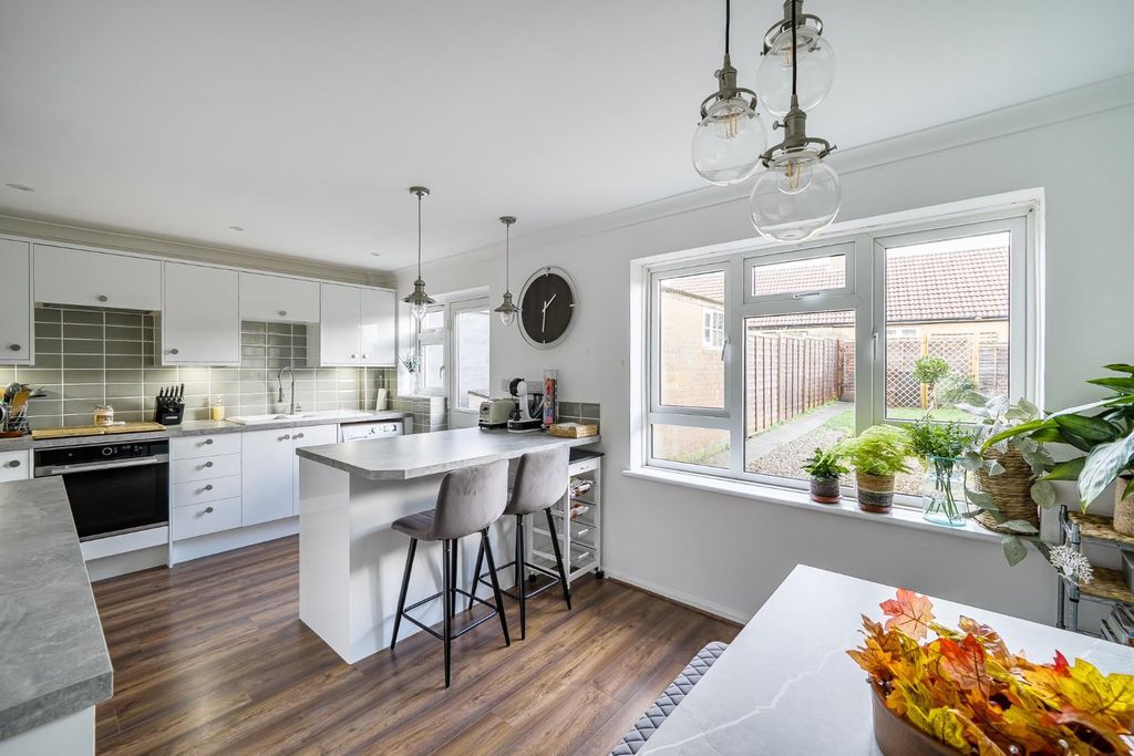 Property photo 2 of 19 1410282-14-6986134B4182c.Jpg