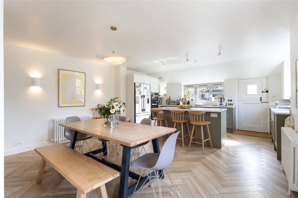 Property photo 2 of 19 Kitchen/Breakfast Rm