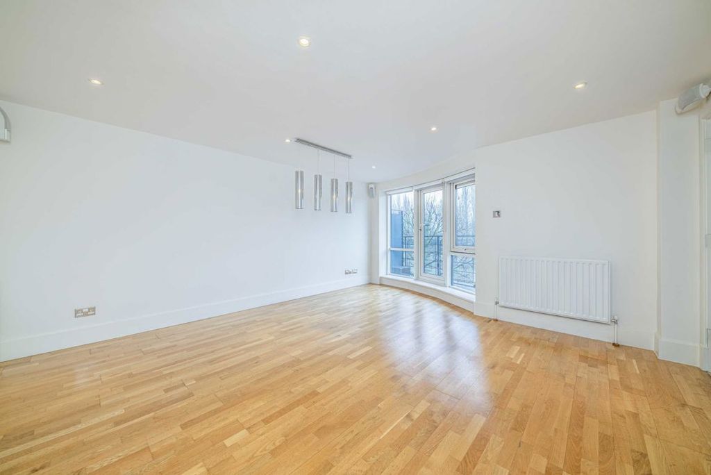 Property photo 3 of 8