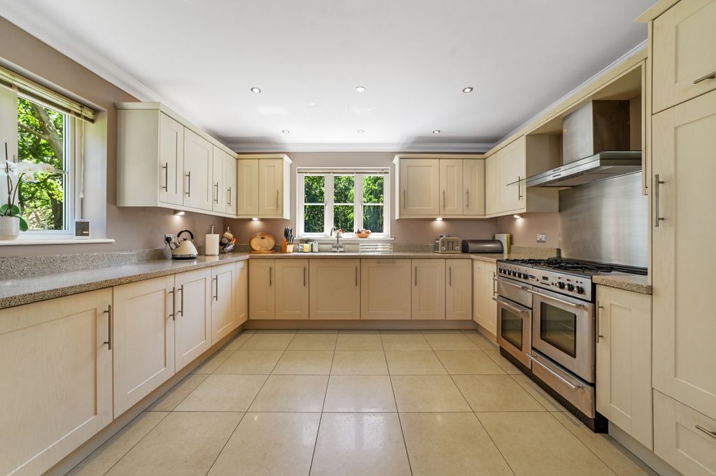 Property photo 3 of 29 Pt-Fc(Col)-Hawkwood-27