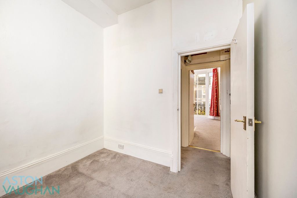 Property photo 3 of 8 4702862