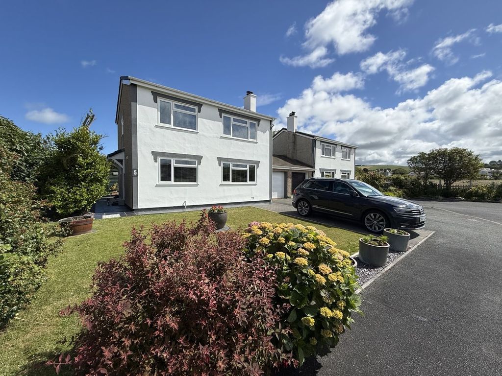 Property photo 2 of 42