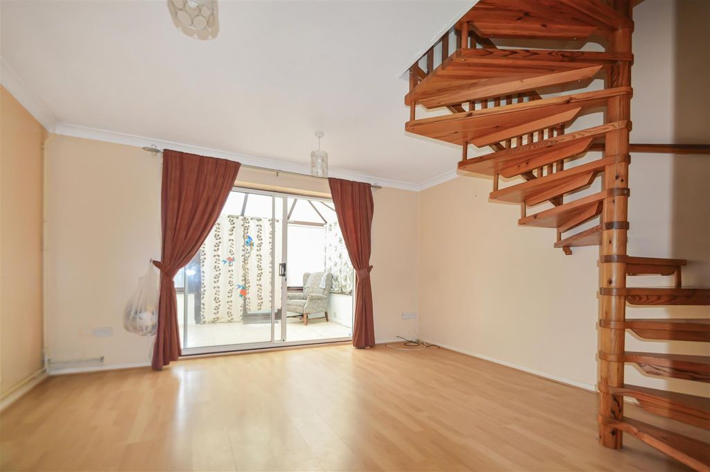 Property photo 2 of 12 11_77723.Jpg