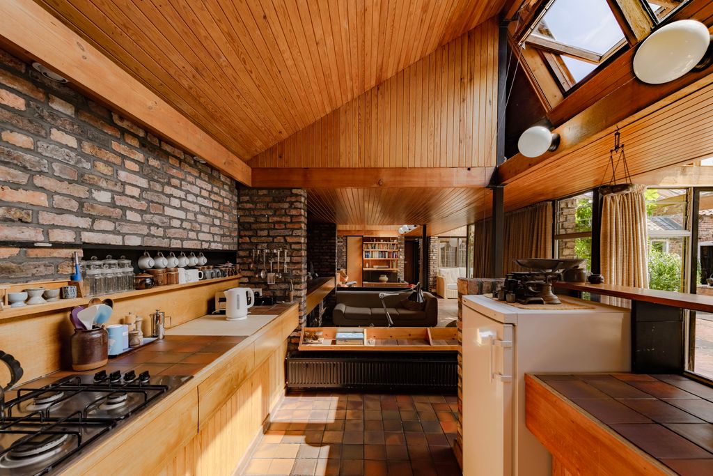 Property photo 1 of 42 301064 - 1 Church Lane 51.Jpg