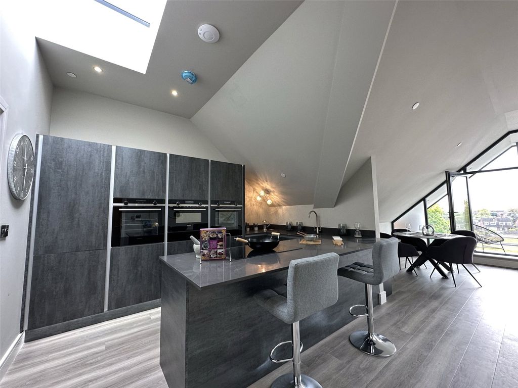 Property photo 2 of 20 Picture No. 08