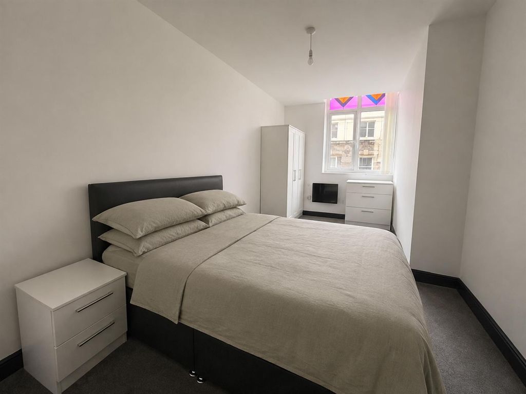 Property photo 3 of 3 Bed 17.Png