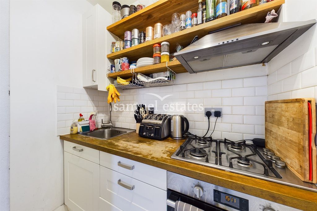 Property photo 3 of 7 Kitchen