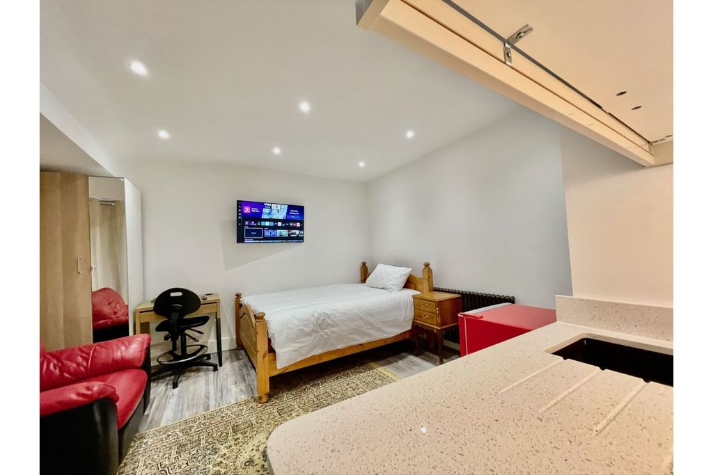 Additional image 16 of 6 bed end terrace house for saleWhitton Avenue West, Greenford UB6