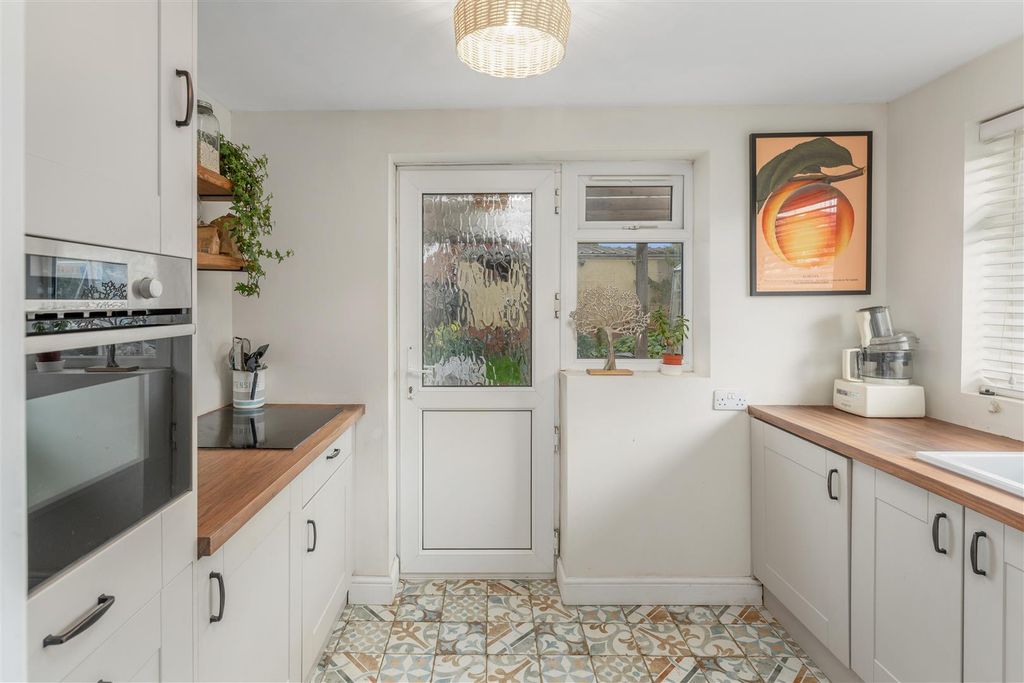 Property photo 3 of 14 1 Sandell Close, Banbury-10.Jpg