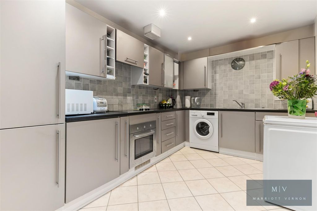 Property photo 2 of 13 Sycamore Close 5 MV-1.Jpg