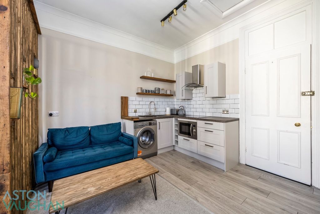 Property photo 2 of 10 4688631