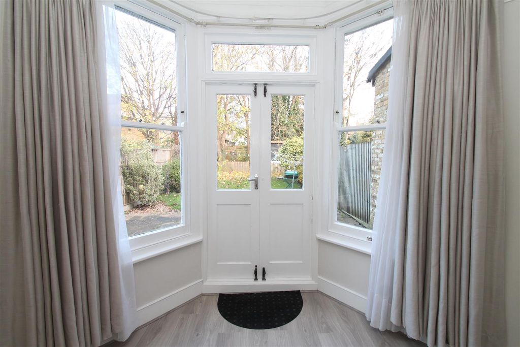 Property photo 3 of 10 Doors To Garden