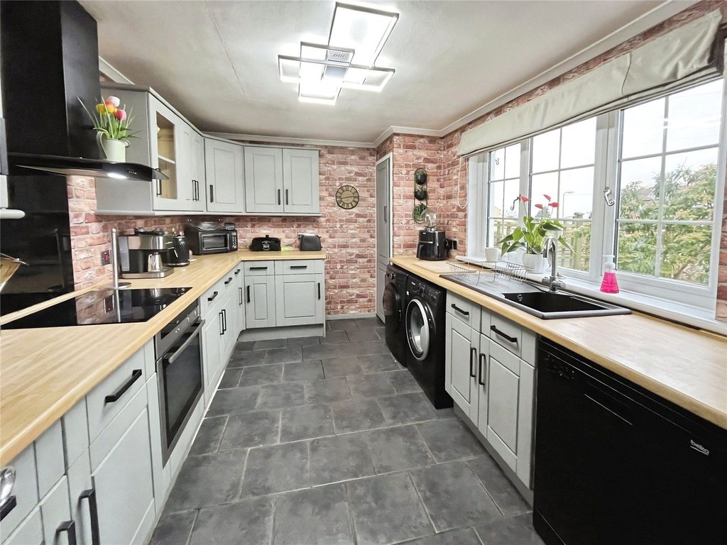 Property photo 2 of 12 Kitchen