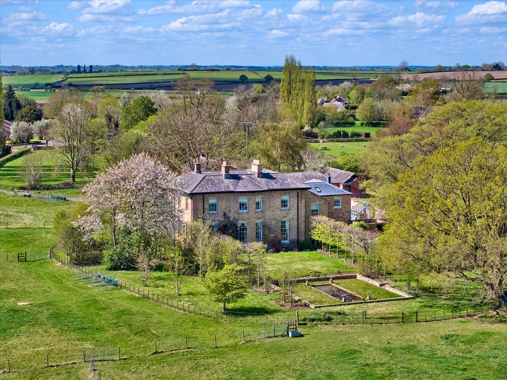 Property photo 2 of 28 Image