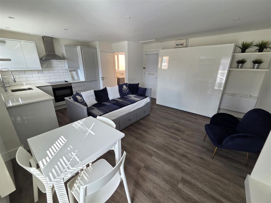 Property photo 2 of 9 1.Jpg