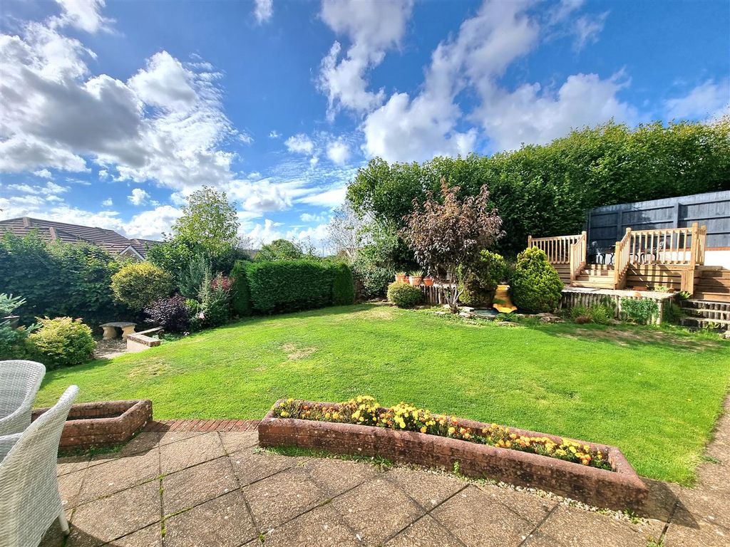 Property photo 2 of 19 Garden.Jpg