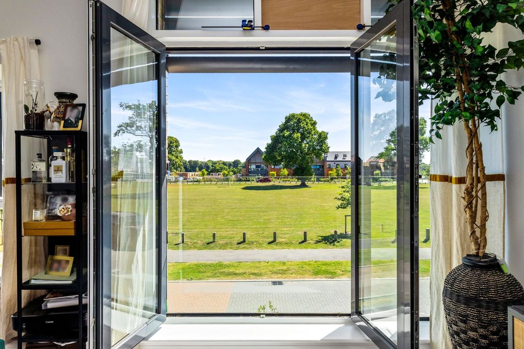 Property photo 3 of 33