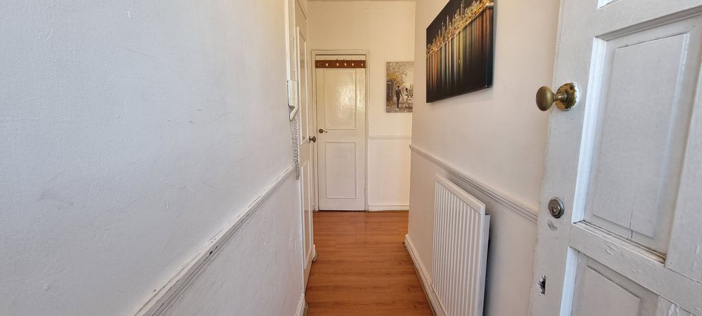 Property photo 2 of 32