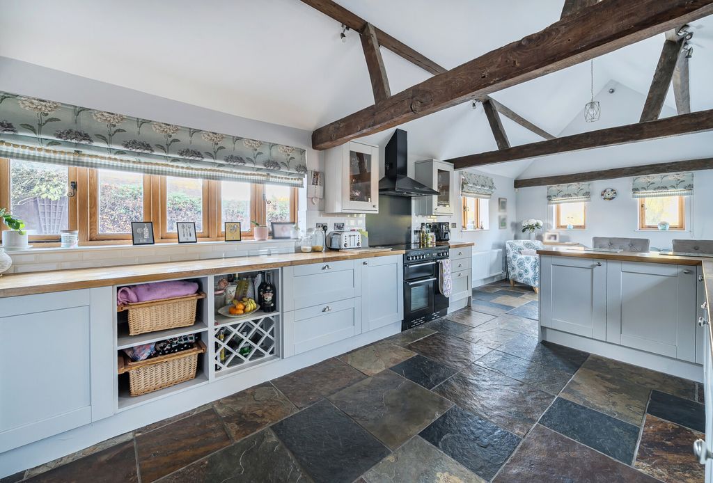 Property photo 2 of 21 1384815-2-6925c0A...