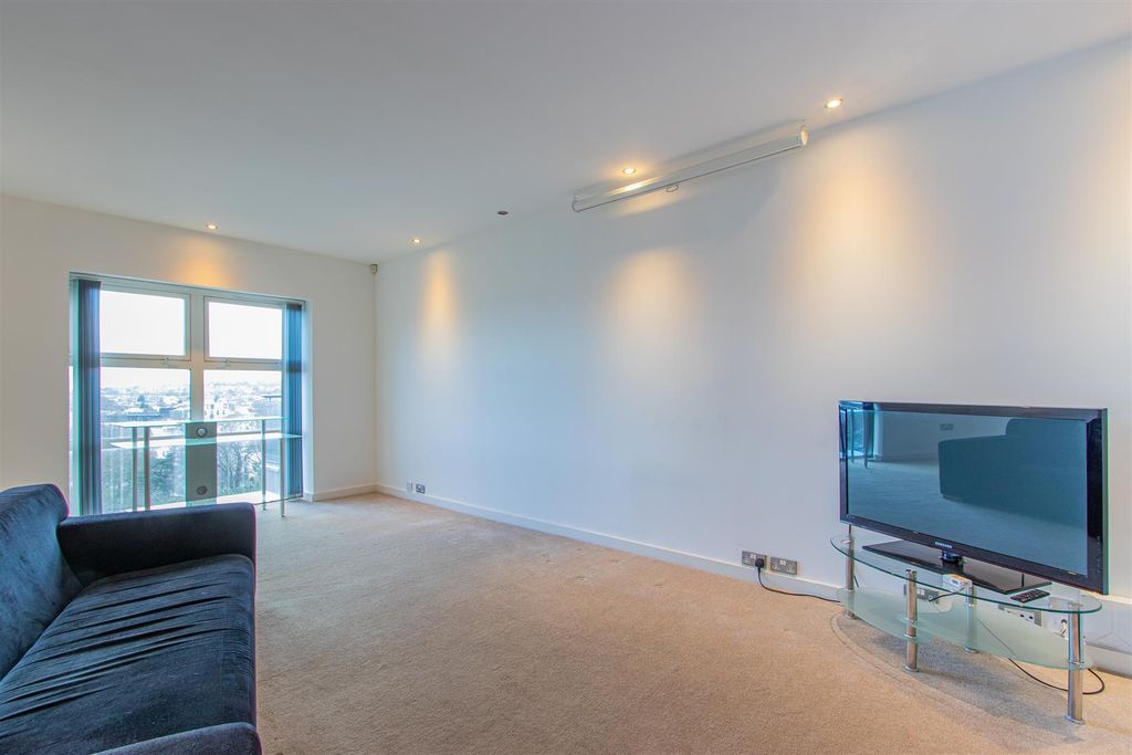 Property photo 3 of 19 Park View 35-15.Jpg