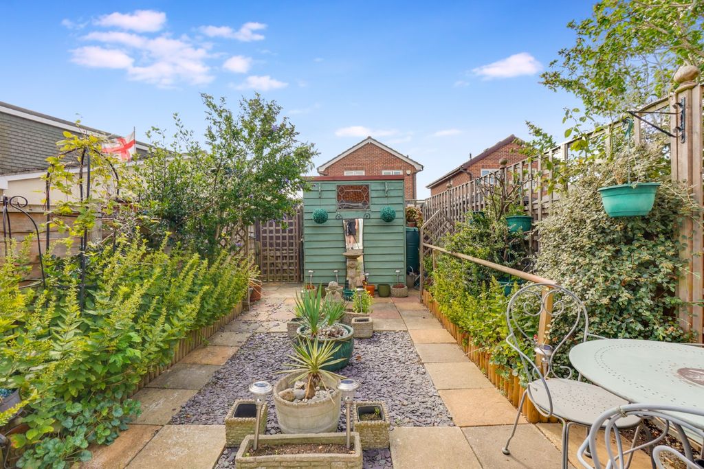 Property photo 2 of 15 4382654