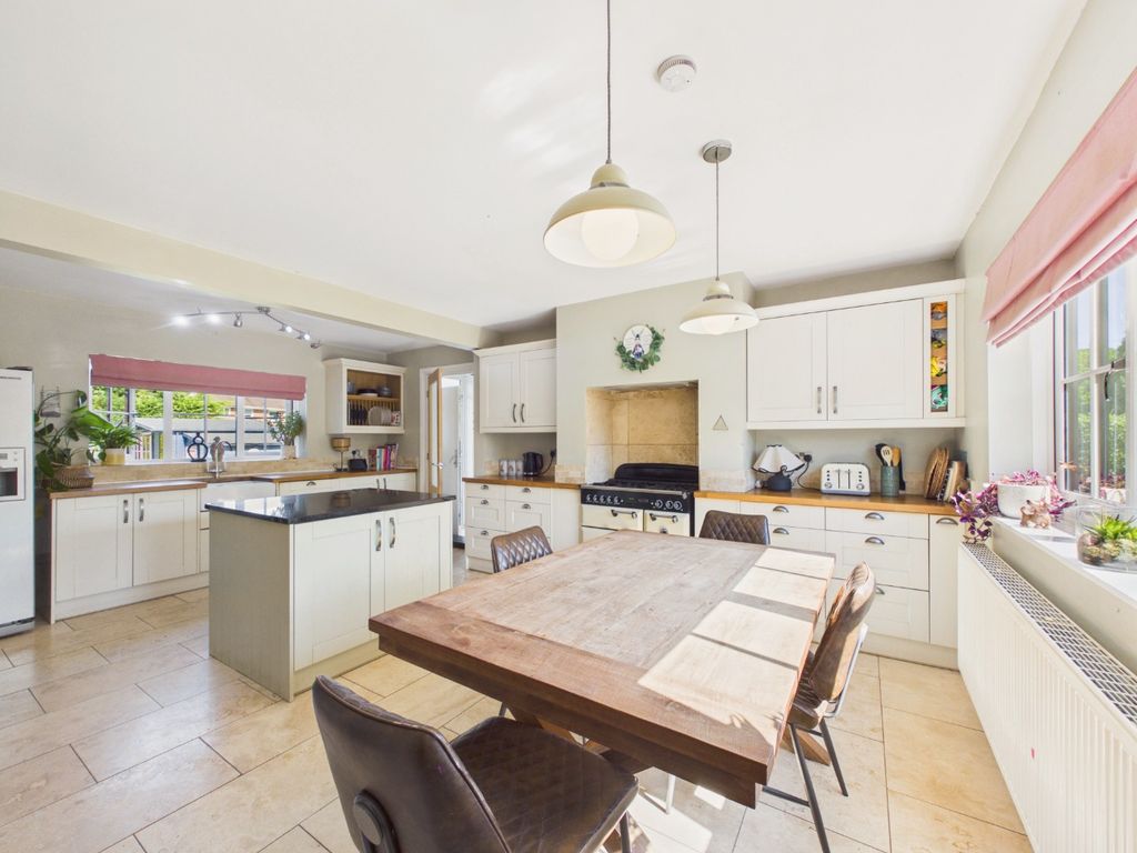 Property photo 2 of 18 5264125