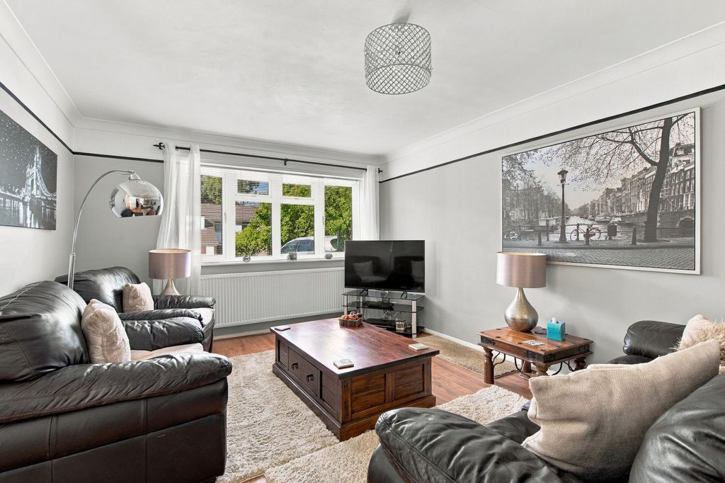 Property photo 2 of 11